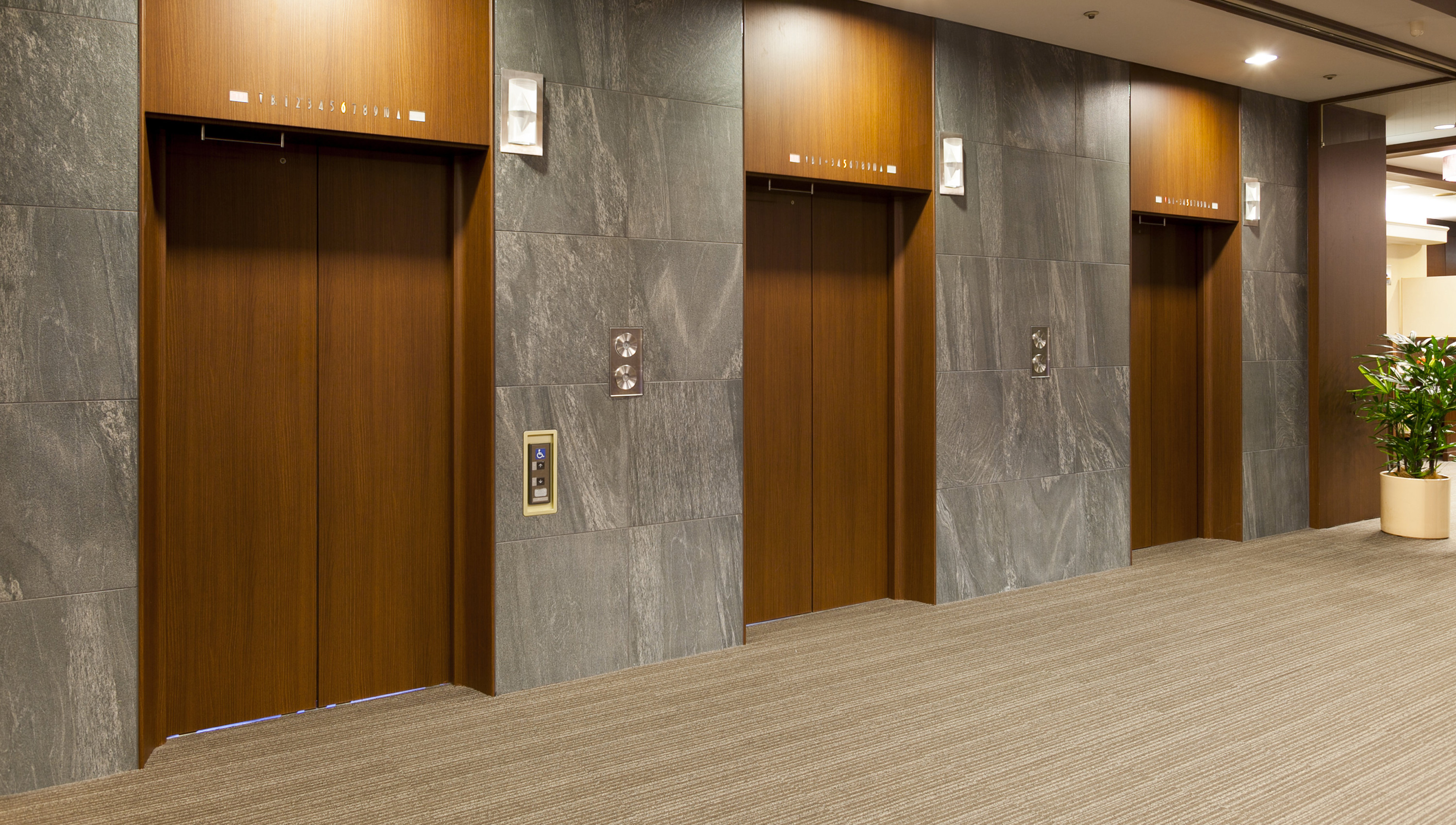 調布クレストンホテル