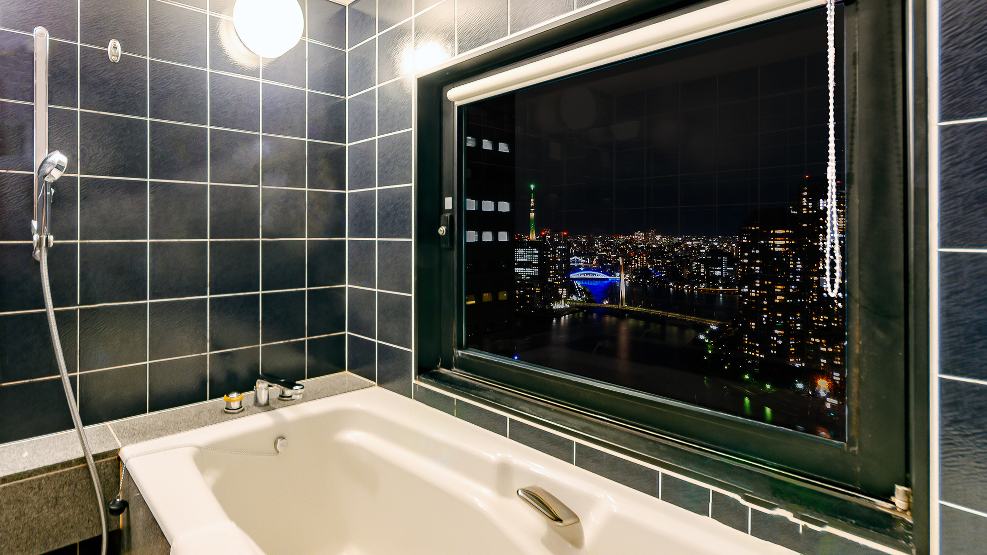 バスルームから夜景