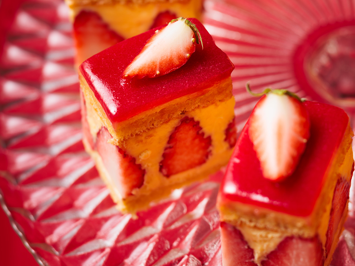 いちごがはいったパイケーキ