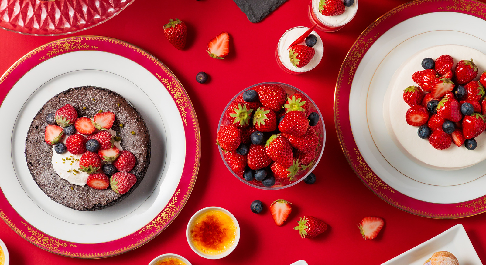 いちごなどベリー尽くしのスイーツビュッフェイメージ