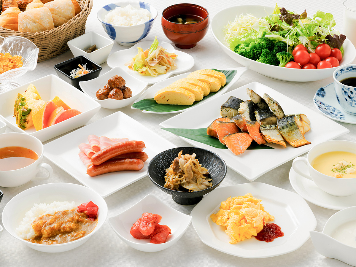 熊本県 八代グランドホテルの朝食バイキング。熊本で育った素材を使用した25品以上の和洋ビュッフェ一例