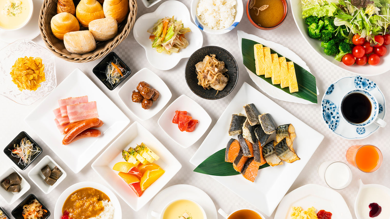 熊本県 八代グランドホテルの朝食バイキング。熊本で育った素材を使用した25品以上の和洋ビュッフェ撮影した鳥観図