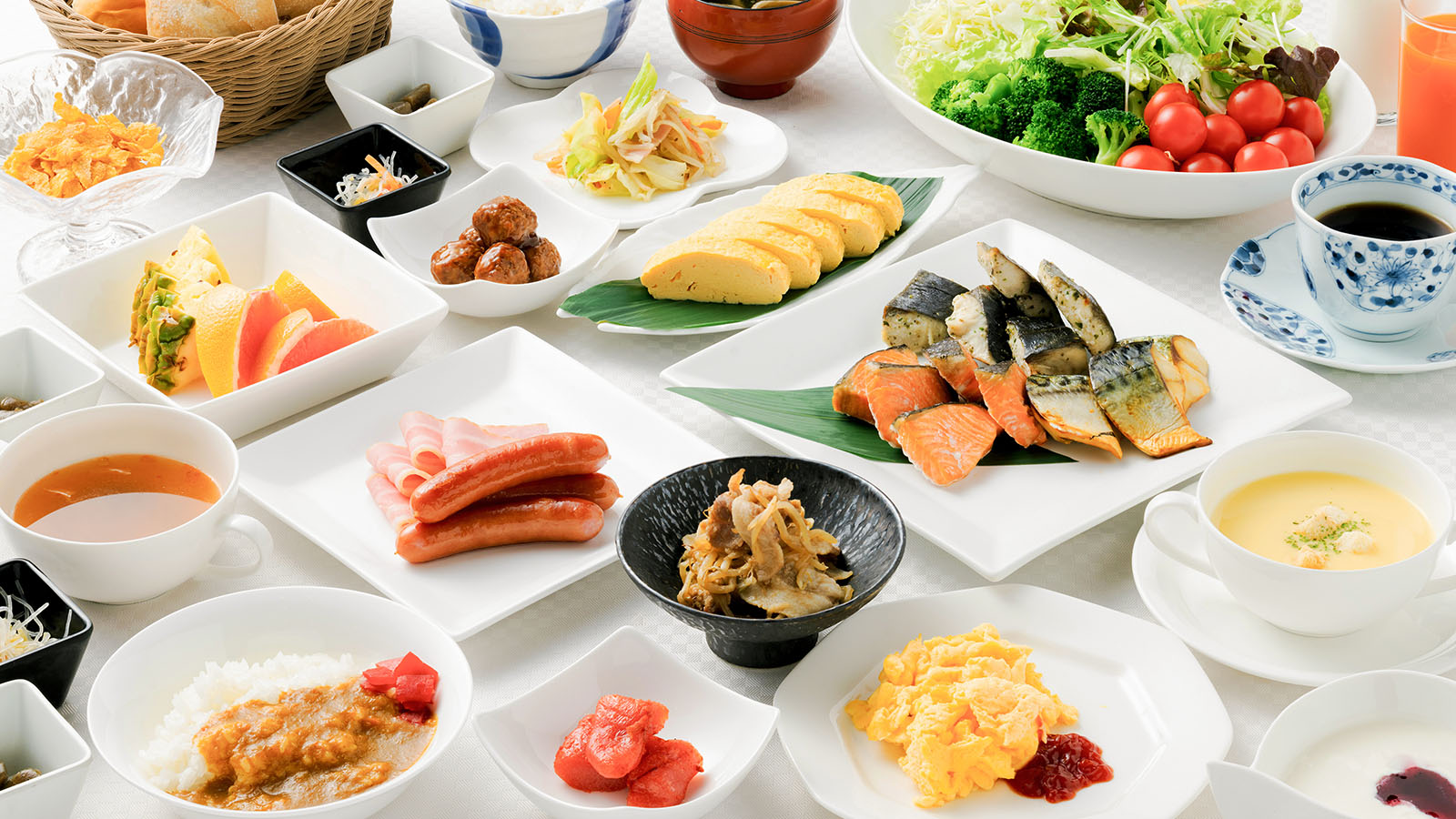 熊本県 八代グランドホテルの朝食バイキング。熊本で育った素材を使用した25品以上の和洋ビュッフェ一例
