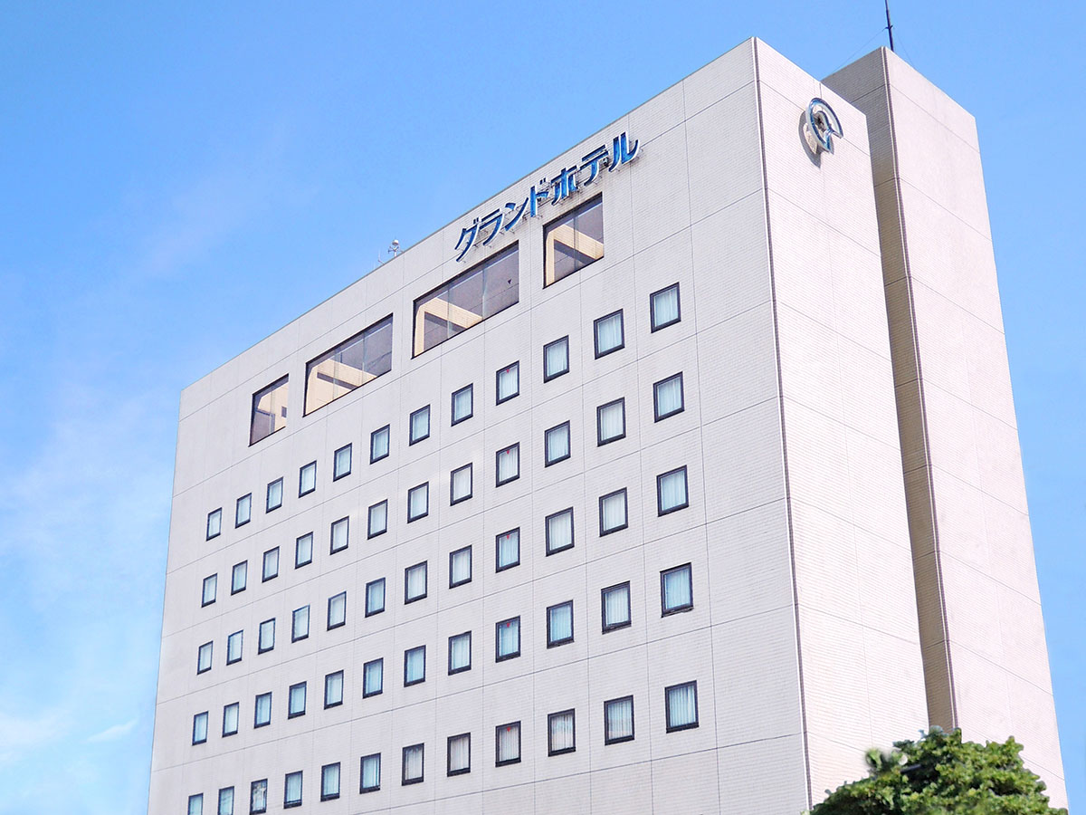 八代グランドホテル外観