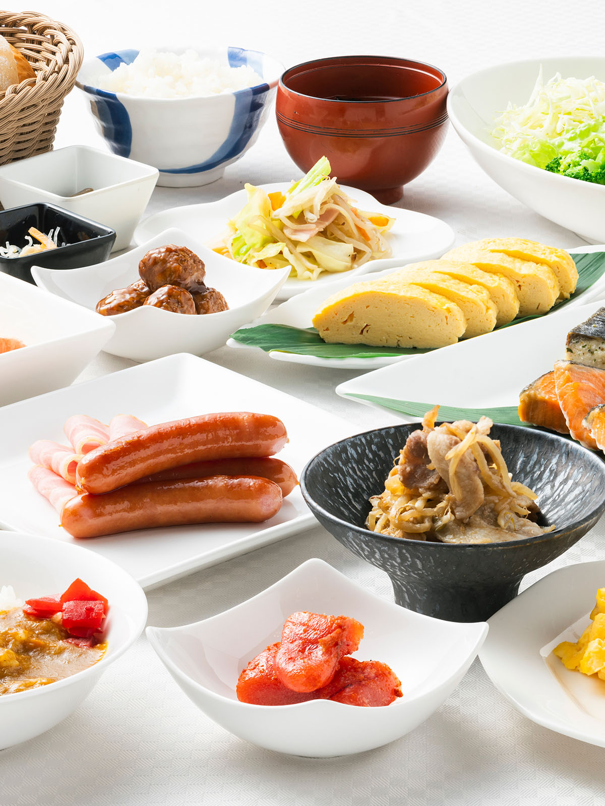 熊本県 八代グランドホテルで提供されている25品以上の和洋朝食バイキングのラインナップ
