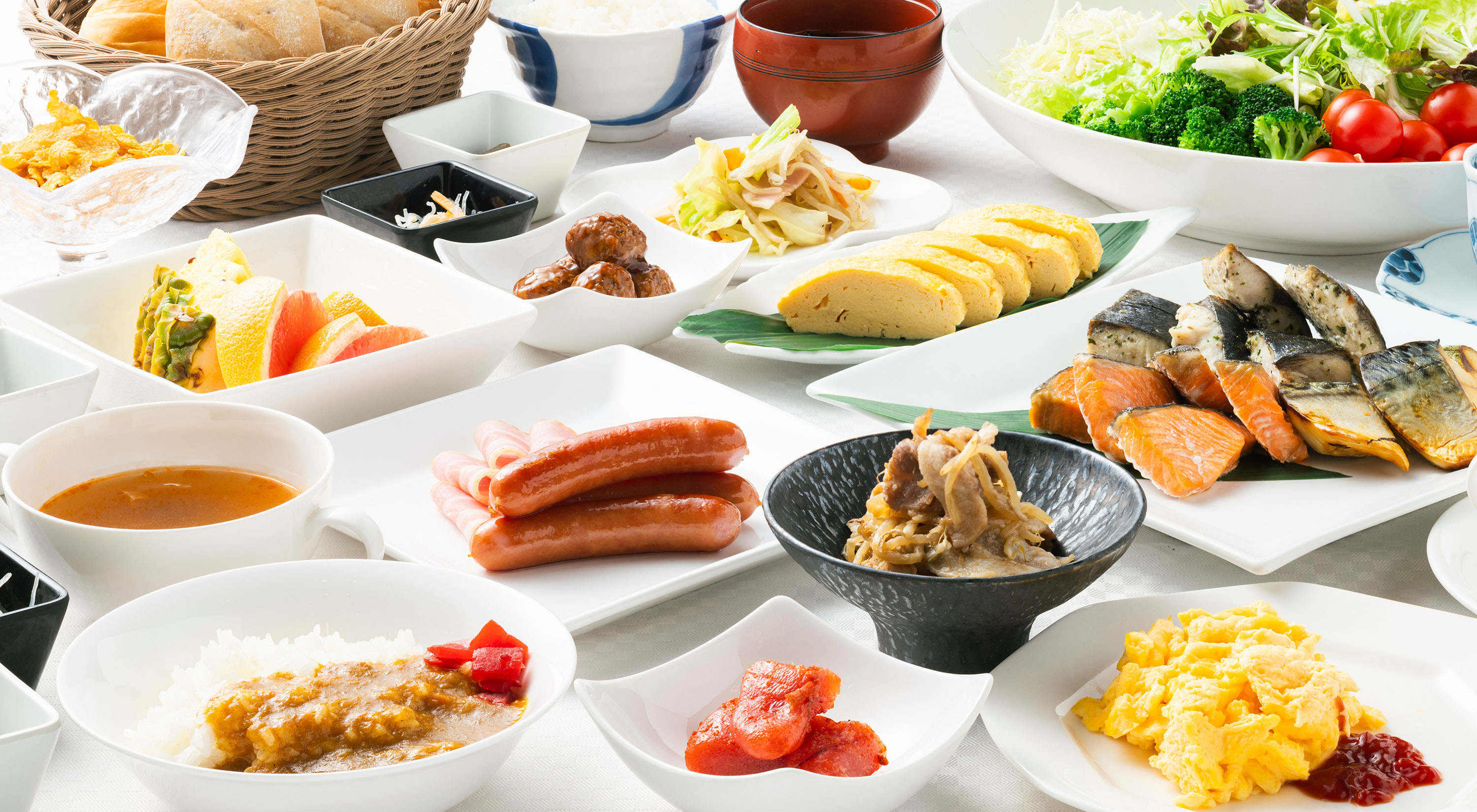 熊本県 八代グランドホテルで提供されている25品以上の和洋朝食バイキングのラインナップ
