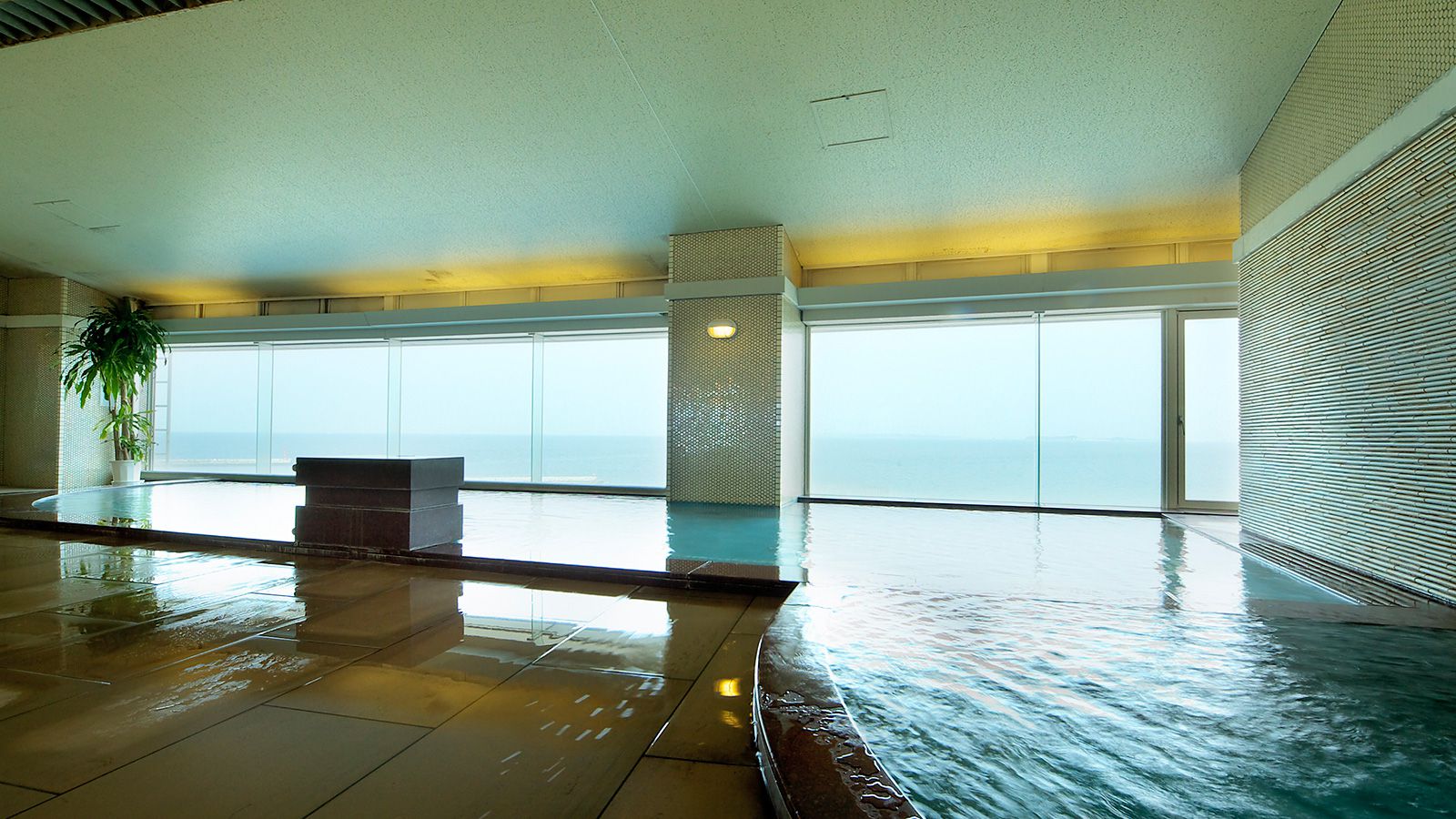 天然温泉大浴場「海の花」