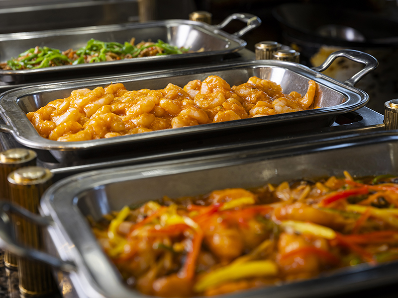 夕食バイキングの和洋中の豊富な品々