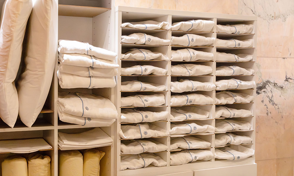 貸出備品のガウン・低反発枕