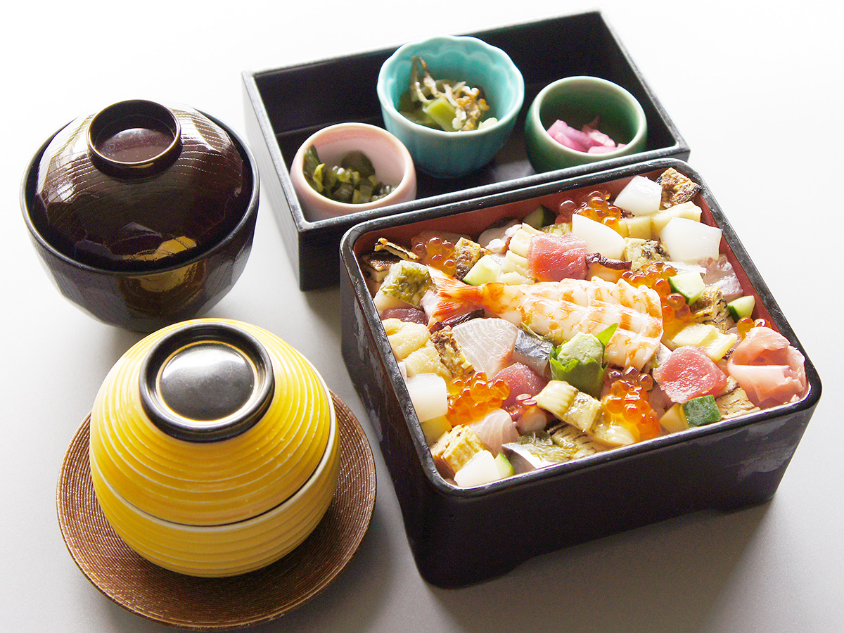 昼の食事イメージ