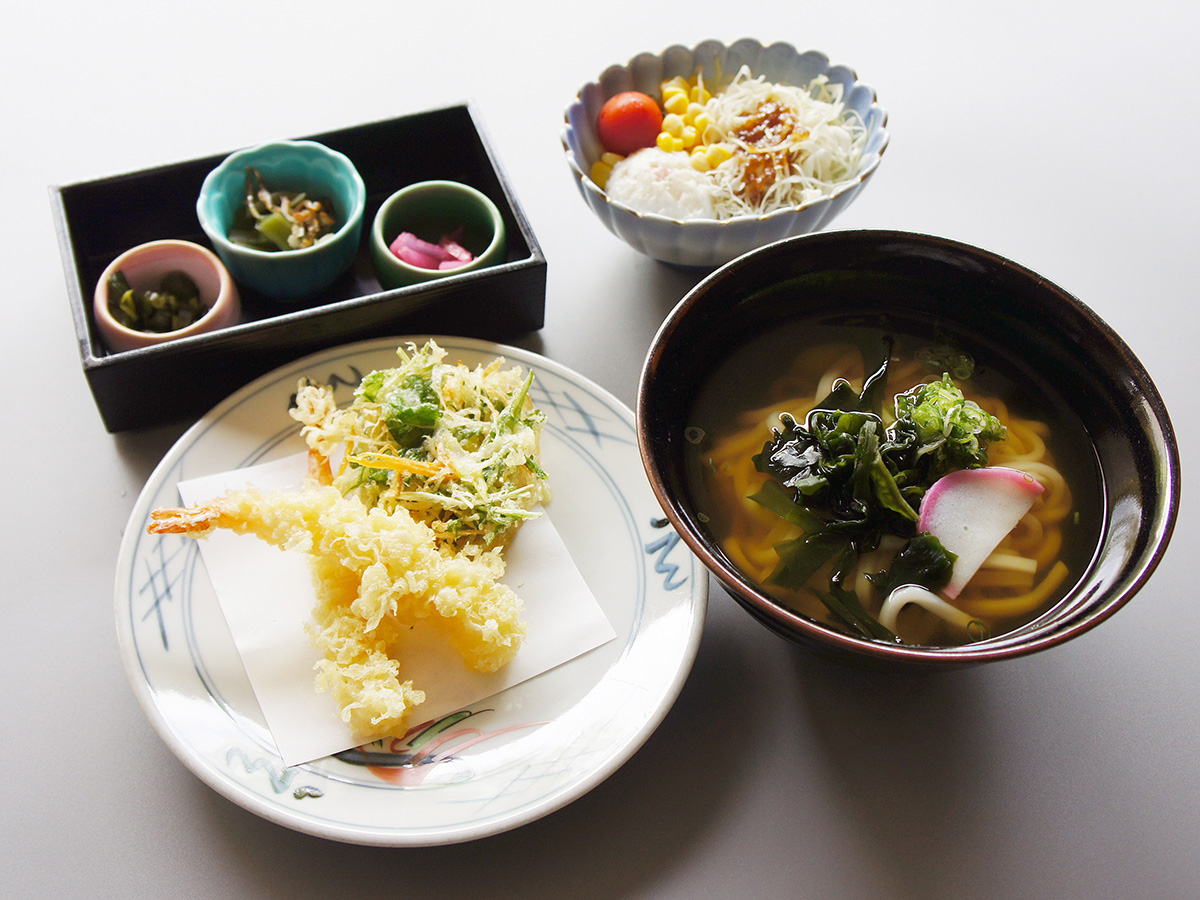 昼の食事イメージ