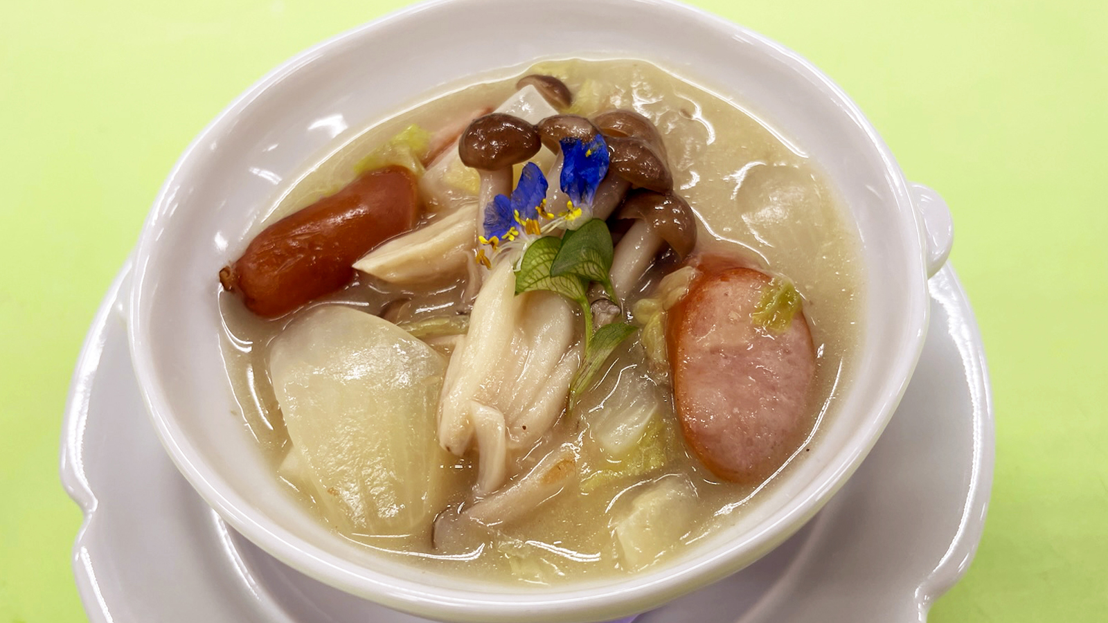 まんまるキャベツ鍋　豆乳だし仕立て