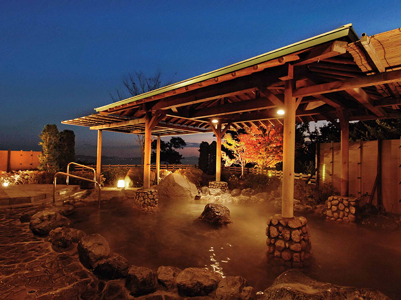 露天風呂あじさいの湯の夜のイメージ